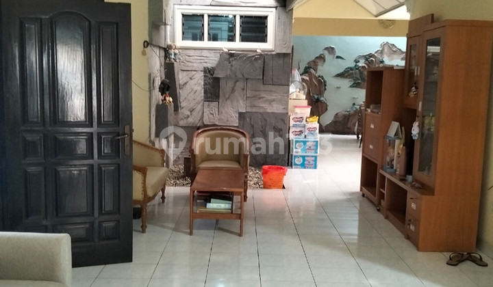 Well-Maintained House in Darmahusada Near Galaxy Mall