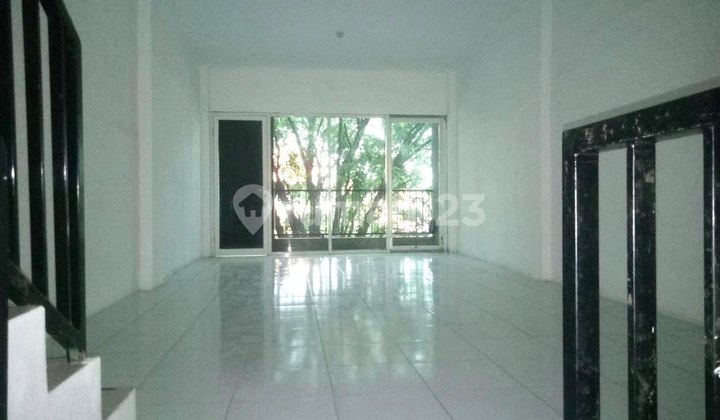 For Rent 3-Storey Shophouse 2 Side by Side Very Strategic Ready to Use Gayungsari 2