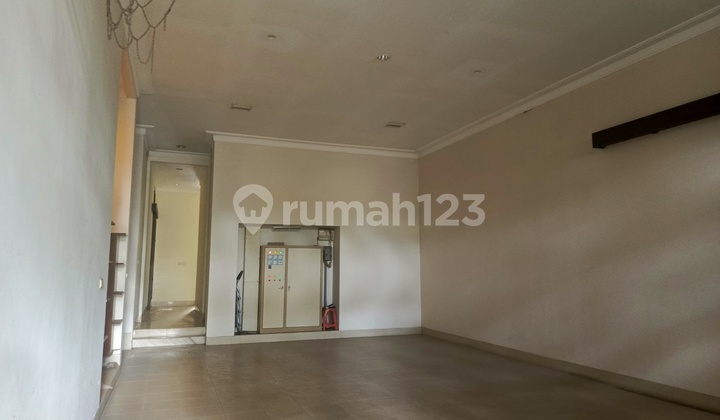 Dijual: Rumah Mewah Di Kyai Gede Utama, Bandung. Dijual: Rumah Mewah Di Kyai Gede Utama, Bandung.