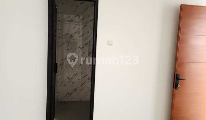 Dijual Rumah: di Belakang Podomoro 2