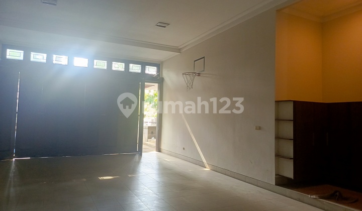 Dijual: Rumah Mewah Di Kyai Gede Utama, Bandung. 2