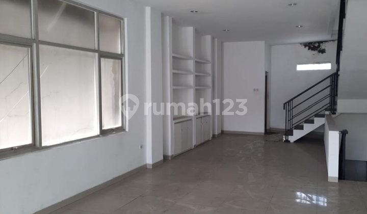 For Rent: 3-Story Shop House on Main Road Cihampelas, Bandung 2