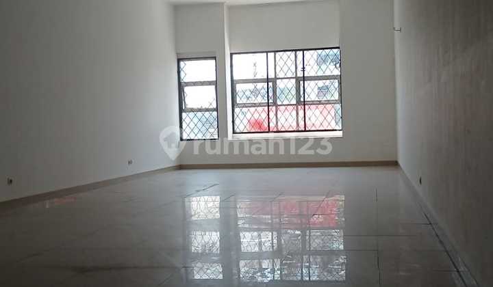 For Rent: Shop House on Main Road Jln Kopo 2