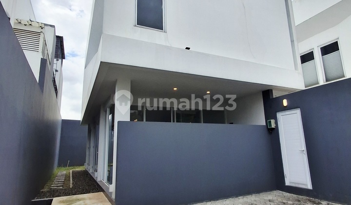 Nice House Lebak Bulus Design by Andra Matin