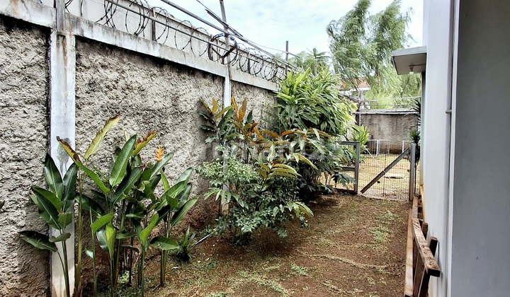 For Sale Nice House Jagakarsa Corner Position 2