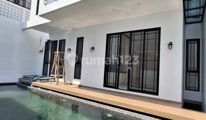 Rumah Dengan Private Pool Dan Rooftop