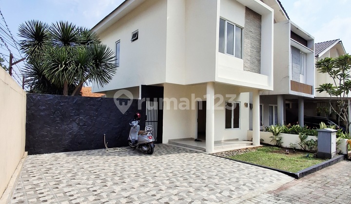 Rumah 2 Menit ke Tol Andara Posisi di Pojok