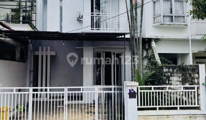 Dijual Rumah Dekat Taman Kuliner Cirendeu