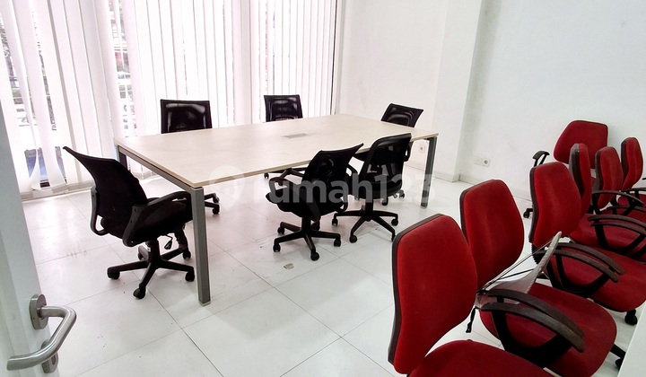 Very Strategic Ready-to-Use Shophouse in Cinere