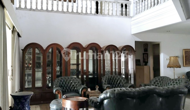 Wide Land Area House suitable for Business