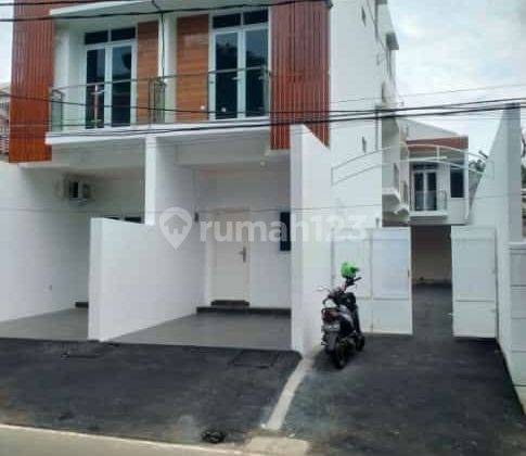 Di  rumah cantik 3 lantai di Jalan rawasari jakarta pusat 1