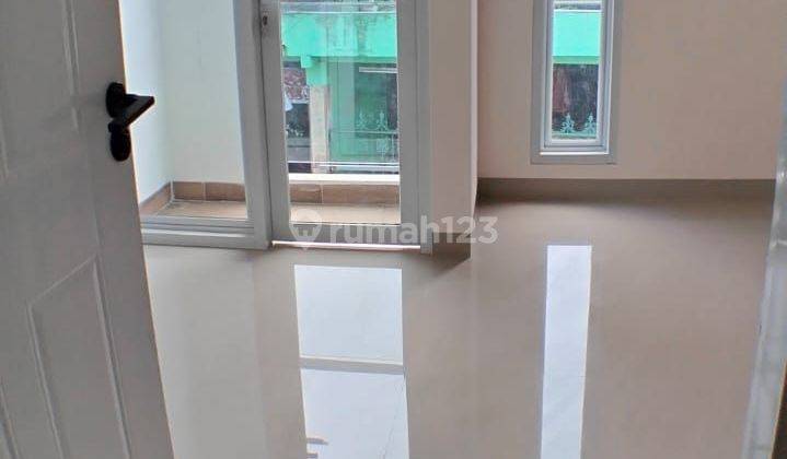 Di  rumah cantik 3 lantai di Jalan rawasari jakarta pusat 2