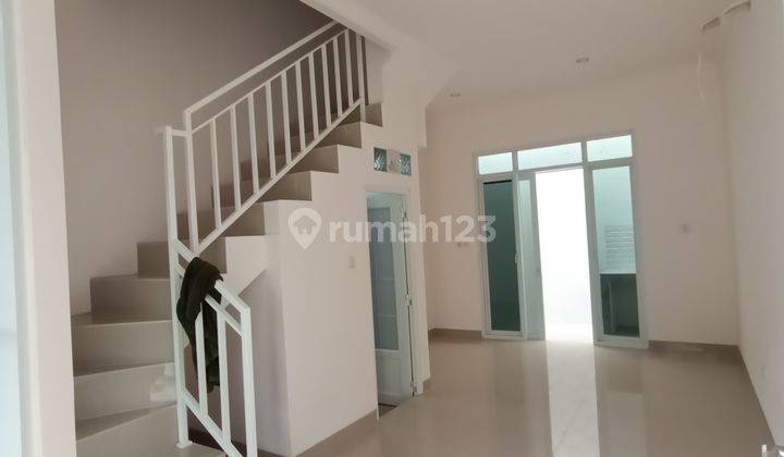 Di  rumah cantik 3 lantai di Jalan rawasari jakarta pusat 2