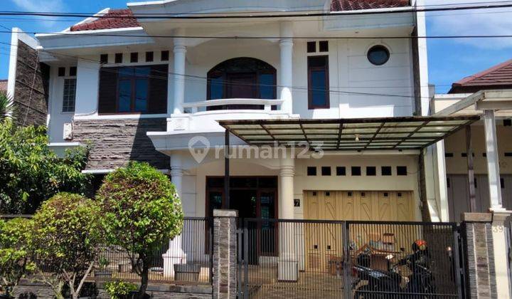 Rumah Bagus 3 Lantai SHM Dalam Cluster Batununggal Indah 2