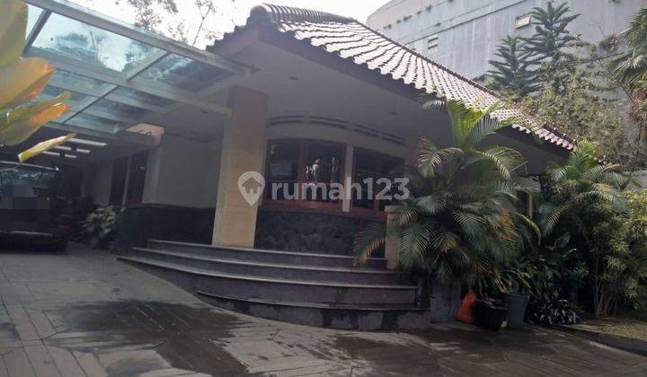 MEWAH dan STRATEGIS Rumah Asri Halaman Luas Dekat Unpad di Dago Bandung - ZN 1