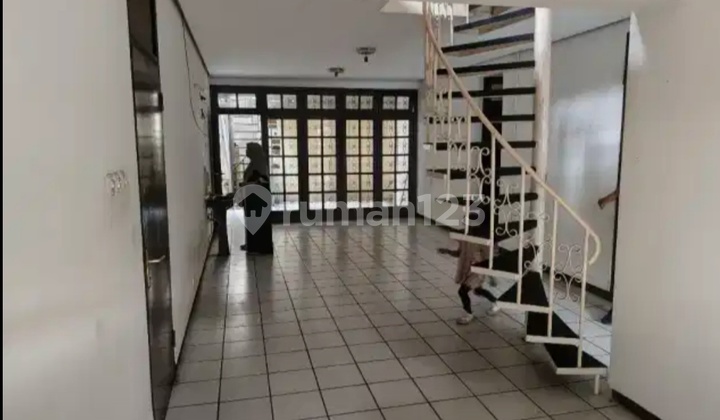 For Rent: 2-Story House Move-in Ready, Jl. Suryalaya, 2-Car Access. 2