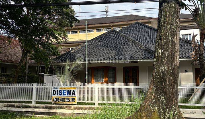 Rumah Bagus Lux Halaman Luas Strategis Aman Nyaman Di Dago 1