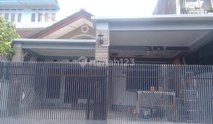 Rumah Minimalis Clasic Jalan Lebar Strategis Di Komplek - Ah 1