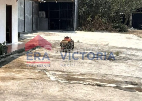 Warehouse for Sale or Rent with Additional Large Land Behind the Warehouse 11ru in Bogem Gurah, Kediri Regency