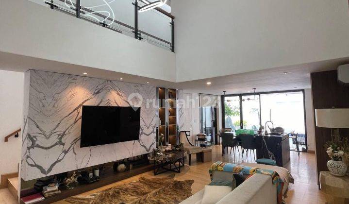 Rumah 2,5 Lantai + Basement  Dalam Townhouse Di Gandaria Kebayoran Lama Jakarta Selatan
 2