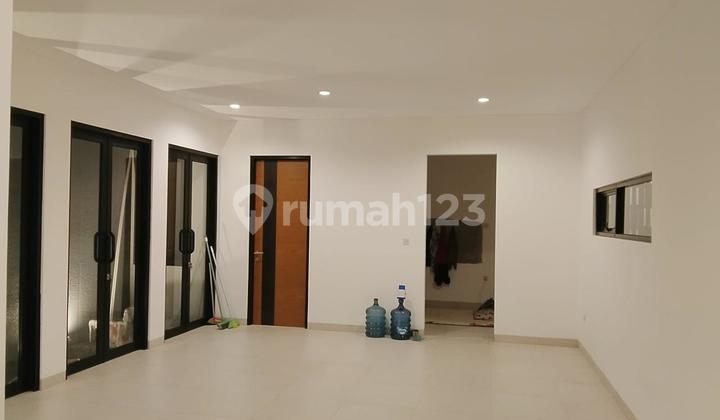 Rumah Mewah 2 Lantai Di Duren Sawit – Siap Huni & Shm, Lokasi Strategis! 2