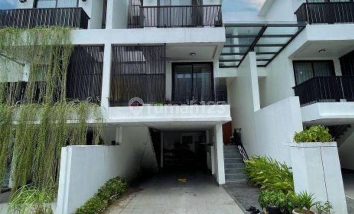 Rumah 2,5 Lantai + Basement  Dalam Townhouse Di Gandaria Kebayoran Lama Jakarta Selatan
 1