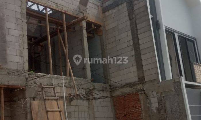 Rumah 2 Lantai  Posisi Hoek Dekat Tol Setu  Cipayung Jakarta Timur 
 2