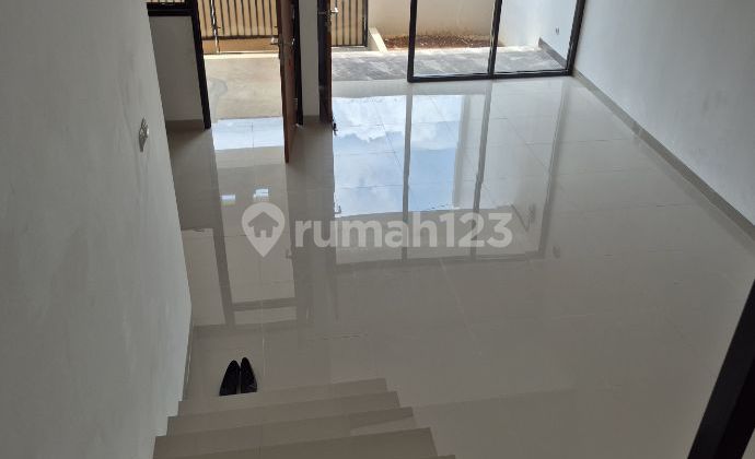 "2-Story Ready-to-Occupy House in Exclusive Jakasampurna Cluster – Near Toll Road, Flood-Free!" 2