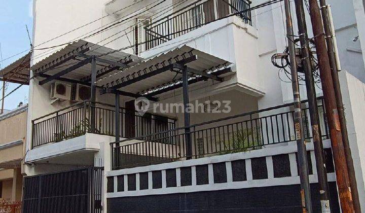 Rumah 3 Lantai  Renovasi Siap Huni Semi Furnished Di Taman Galaxy Indah, Galaxy Bekasi Selatan  1