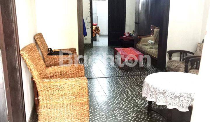 Rumah model lama dengan bangunan yang Kuat  di jalan Dursasana Bandung 2