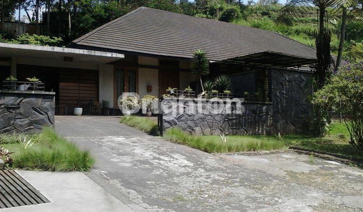 RUMAH CANTIK DI VILLA TRINITI BANDUNG