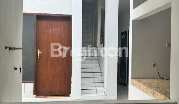 House Suitable for Business Space: Cafe, Clinic, Office on Main Road Setiabudi, Bandung. 2