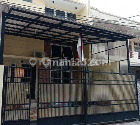 Dijual Rumah Bagus 3 Lantai SHM Siap Huni 1