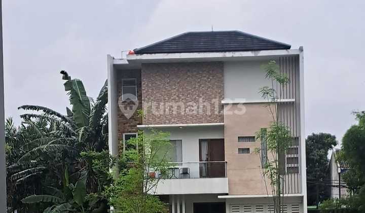 Rumah Indah 3 Lt di Onyx Alam Sutera Dijual Cepat Turun Harga