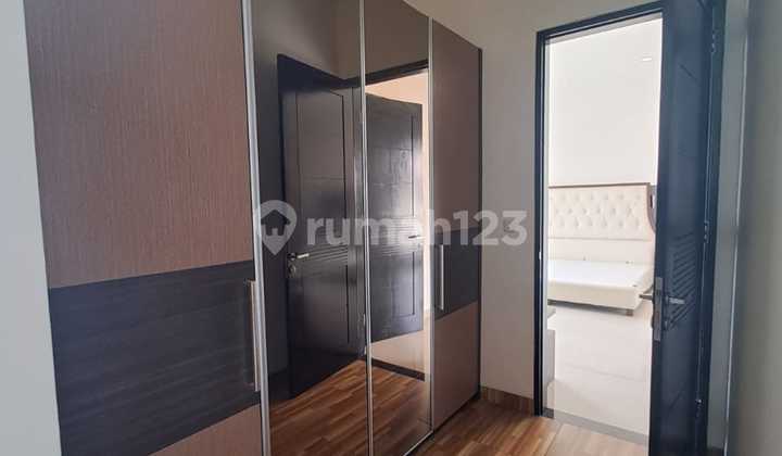 3-Story Luxurious Onyx House in Alam Sutera For Sale 2