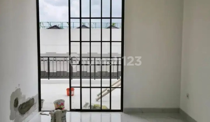 Disewakan Rumah Modern Cluster Bukit Nirmala Pik 2 2