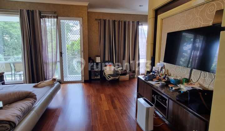 Rumah Di Grand Orchard , Hoek 2 Lantai, Furnished Dan Rapi