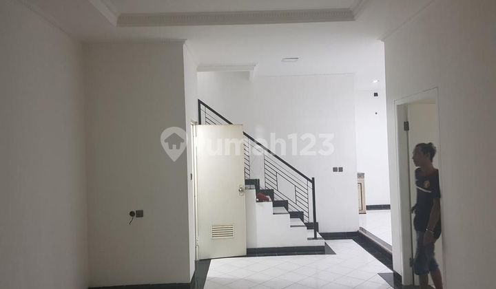 Neat 2-Story House in Sunter 2