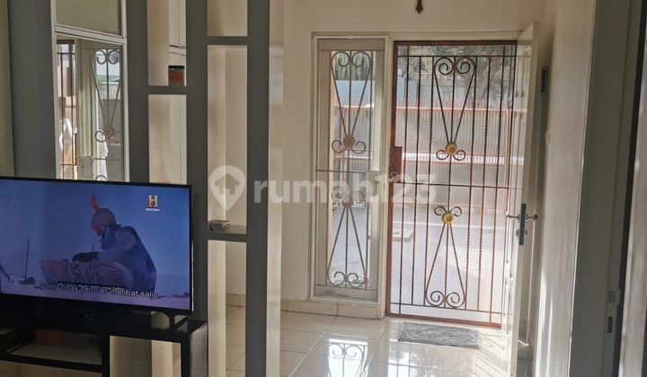 Rumah Bagus 2 Lantai Hadap Timur