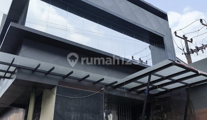 3-Story Building Suitable for Business on Kemang Street, Kemang