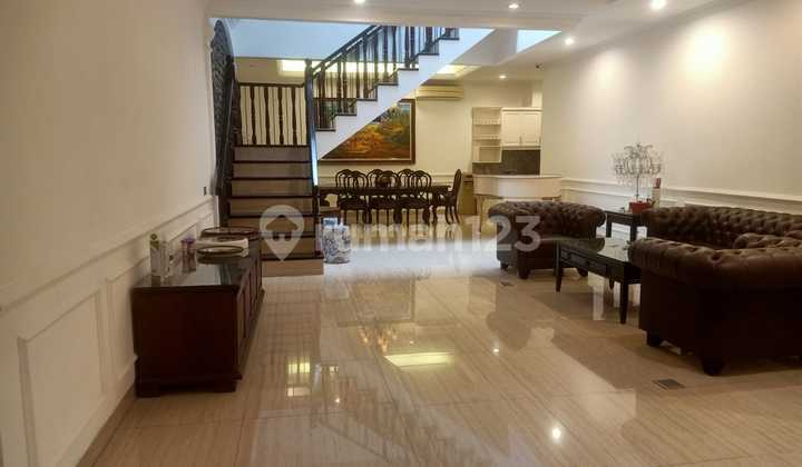 Dijual / Disewa Rumah Mewah Ada Rooftop di Menteng, Jakarta Pusat