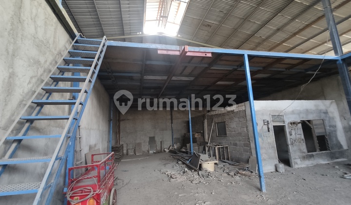 East Jakarta Cawang ex-factory warehouse ready to use with loading dock East Jakarta Cawang ex-factory warehouse ready to use with loading dock