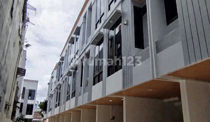 Rumah 2 Lantai Dipusat Kota Akses Mobilitas Jadi Mudah