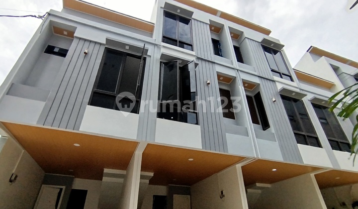 Rumah 2 Lantai Dipusat Kota Akses Mobilitas Jadi Mudah 2