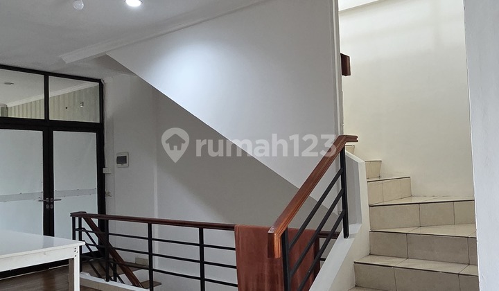 Turun Harga Ruko Hadap Jalan Free Parking di Gading Serpong