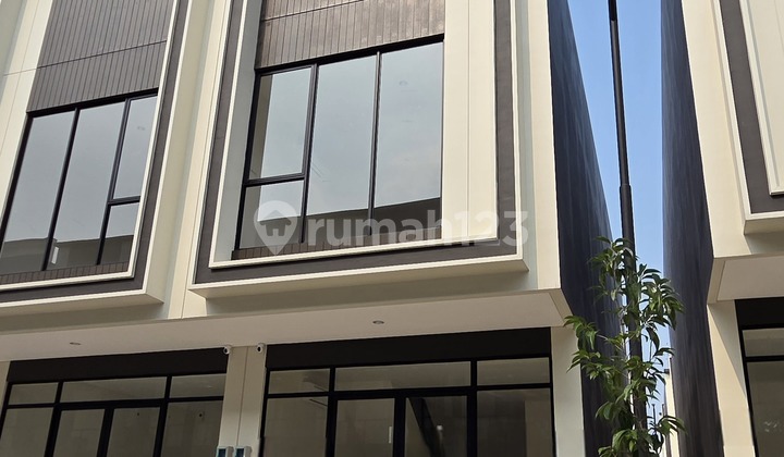 FOR RENT: SORRENTO GRANDE WEST SHOPHOUSE, GADING SERPONG