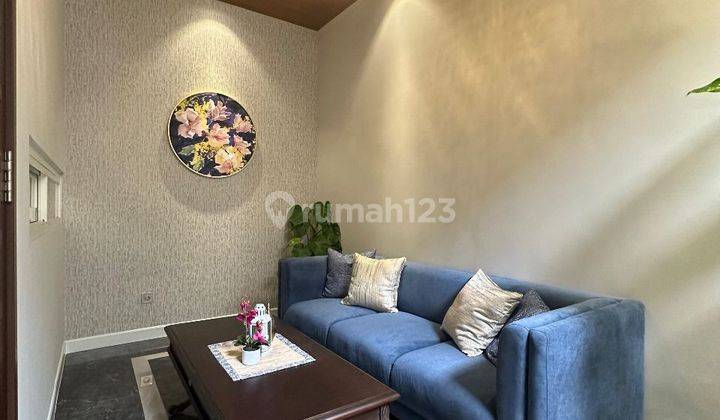 Dijual rumah di Citraland 2 lantai semi furnished 1