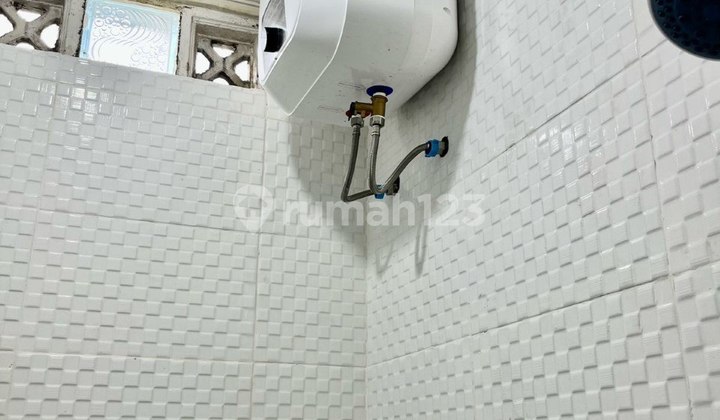 Dijual Cepat Kost Ui Depok 40 Kamar + 3 Kios 