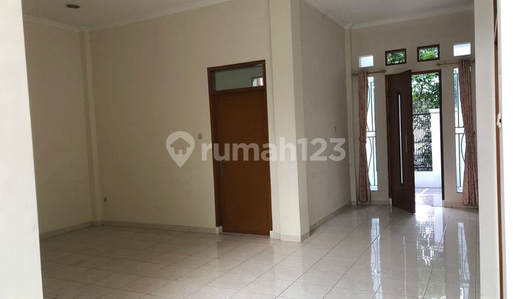 Disewakan Rumah Terawat Di Taman Holis Indah 1