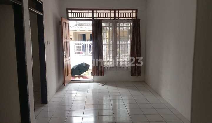 Disewakan Rumah Putih 1 Lantai di Riung Bandung